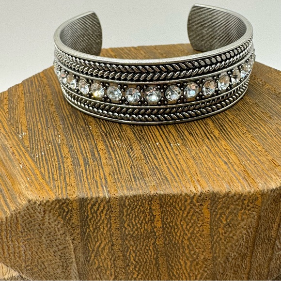 Silver cuff bracelet with rope texture and sparkling clear rhinestones - Picture 6 of 8